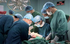Kịp thời cứu 3 ngón tay bị đứt rời cho người thợ mộc