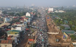 Hà Nội: Quốc lộ 6 ùn tắc nhiều km, người dân mệt mỏi quay đầu