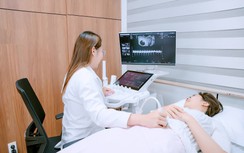 Kết hôn muộn ảnh hưởng đến việc sinh con ra sao?