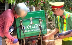 Công an xã tuyên truyền quy định an toàn giao thông cho chủ xe, người giao hàng ở Lâm Đồng