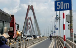 Biển cảnh báo khoảng cách trên cầu Nhật Tân: Không phải để “bắt lỗi” tài xế