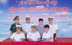 Khánh Hòa: Đưa 32 ngư dân gặp nạn trên biển về đất liền an toàn