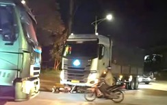 Hưng Yên: Va chạm với ô tô tải, hai người đi xe máy bị thương