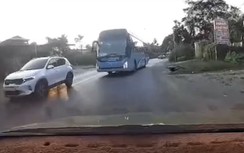 Tuyên Quang: Phạt 5 triệu đồng, trừ 2 điểm GPLX tài xế xe khách vượt ẩu trên quốc lộ 2