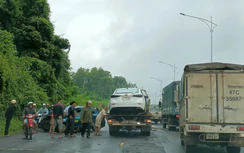 Hai ô tô tông nhau trên đường Hồ Chí Minh, một người bị thương, giao thông ùn ứ