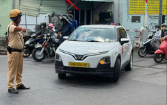 TP.HCM: Xử phạt hàng chục phương tiện vi phạm hành lang an toàn đường sắt