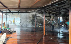 Khánh Hòa: Kịp thời dập tắt vụ cháy bè tại đảo Bình Hưng