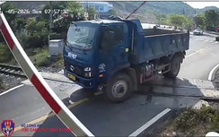 Cảnh sát giao thông Khánh Hòa xử lý nghiêm vi phạm, ngăn tai nạn đường sắt