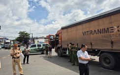 Tai nạn giao thông 8/9: Xe tải va chạm xe máy, 4 người thương vong