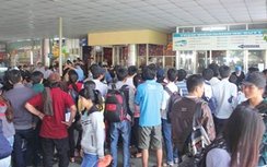 Bến xe Miền Đông: Rồng rắn mua vé xe Tết, xuất hiện vé giả