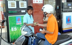 Xăng sinh học giảm giá 320 đồng/lít