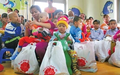 Rơi nước mắt những bệnh nhi không có Tết