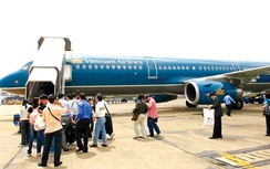 Khi kỹ sư, công nhân về Tết bằng máy bay, xe chất lượng cao