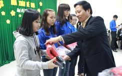 Chăm lo đời sống giáo viên, học sinh nghèo trong dịp Tết