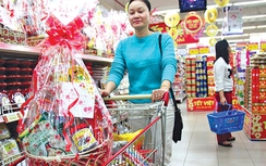 Hàng nội tràn vào giỏ quà Tết