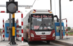 Lưu thông thế nào qua trạm thu phí dùng thẻ E-tag?