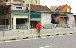 Dỡ dải phân cách QL1 có thể bị phạt tù