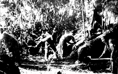 “Mở đường máu” dưới làn mưa bom đạn