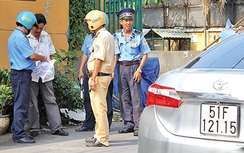 Bị thổi phạt, tài xế Uber tháo chạy như... phim hành động