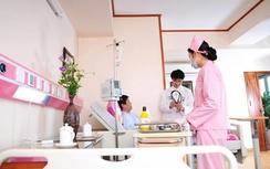 Nghịch lý dịch vụ bệnh viện công đắt hơn tư nhân