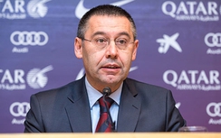 Chủ tịch Barca bị đề nghị 2 năm tù, Sterling lộ ảnh hút shisha