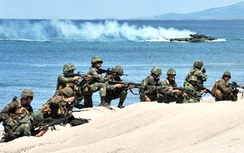 Tàu hải cảnh Trung Quốc tấn công tàu cá Philippines