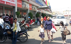 Người, xe ùn ùn đổ về thành phố sau nghỉ lễ