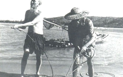 Bác Hồ gặp lão ngư ở biển Sầm Sơn