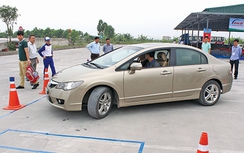 Bằng lái xe số sàn được lái xe số tự động