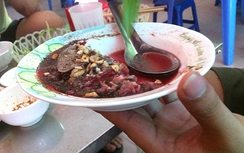 Thêm 2 người chết vì ăn tiết canh lợn