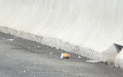 Tai nạn từ lon nước ngọt giữa đường đi