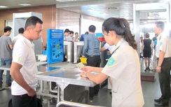 Nữ hành khách bị "tóm" vì giả mạo giấy tờ đi máy bay