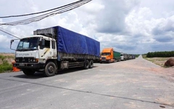 Bình Dương xử phạt 30 xe chở quá tải