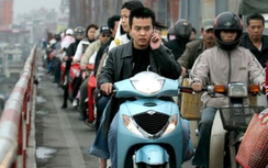 Thói quen nguy hiểm khi đi đường