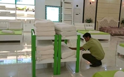 Mập mờ tại cửa hàng “cấm” người Việt, mời khách Trung Quốc