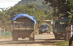 Đắk Lắk: Xe quá tải ngang nhiên vượt chốt CSGT