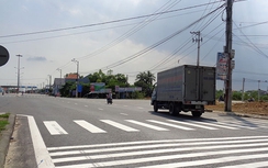 Xe lách trạm thu phí bằng cách... đi đường làng