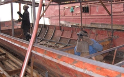 Phát hiện nhiều cơ sở đóng tàu ở “bến chui”