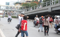 Đừng để chết lãng xẹt khi... đi bộ