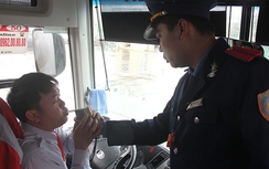 Kiểm tra nồng độ cồn tài xế khi xe xuất bến