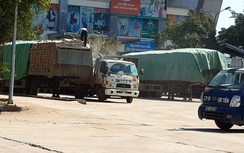 Xe quá tải tiếp tục “cày xới” phía Tây Hà Nội