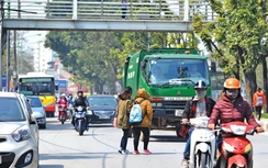 Sang đường theo thói quen, người đi bộ chê cầu tiền tỷ