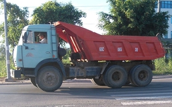 Xe tải hết hạn đăng kiểm "tung hoành" ở Bạc Liêu