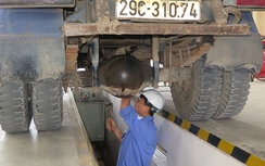 Kỳ lạ nghề “bắt bệnh” xe bằng... búa