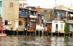 Vô tư lấn chiếm kênh rạch xây nhà không phép