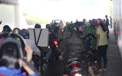 Trú mưa... cũng phải an toàn