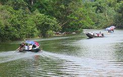 Sau chính hội chùa Hương, “công nông nước” quậy tung suối Yến