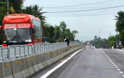 Mất mạng vì đi ngược chiều, trèo dải phân cách QL1