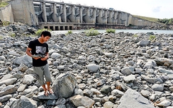 Dân khóc vì thủy điện làm “đúng quy trình”