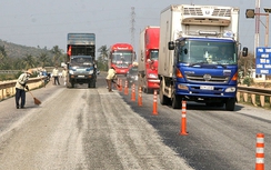 Bị phạt nặng nếu để đường hỏng, ùn tắc thu phí